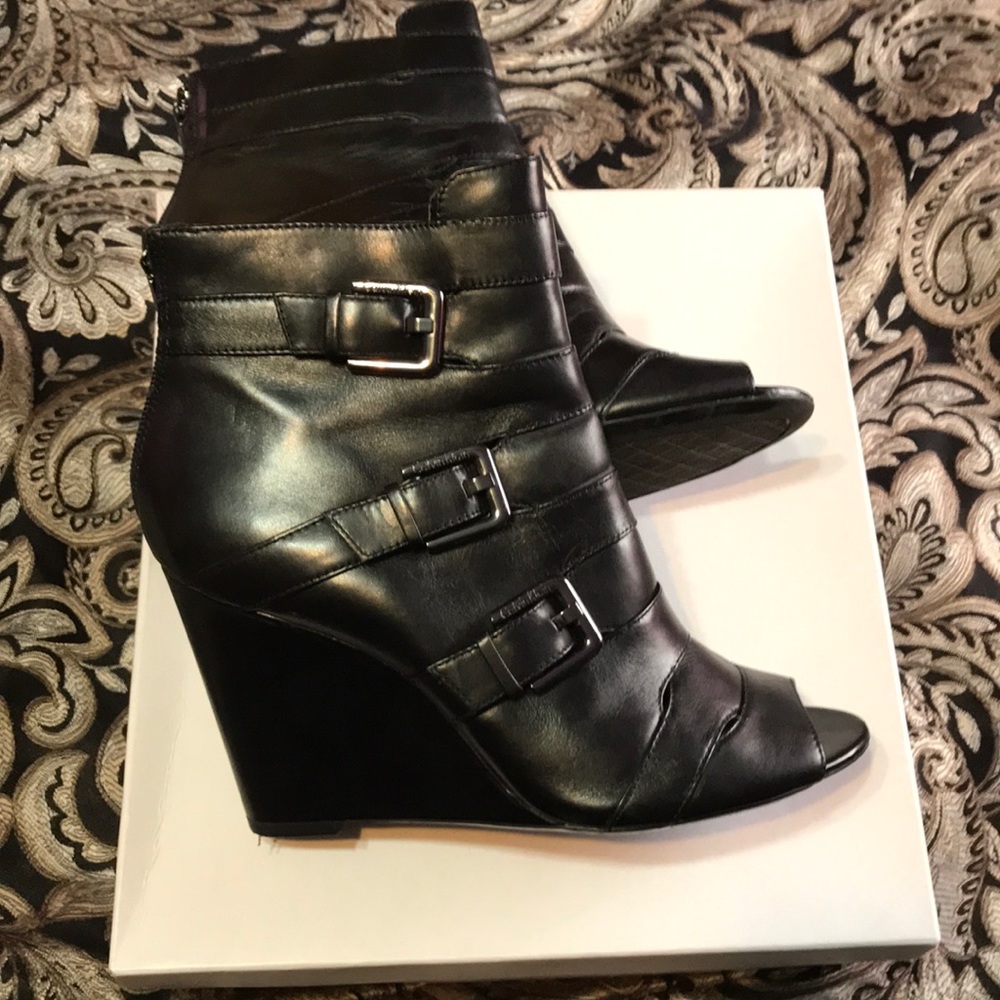 Calvin Klein Felisha Calf bootie size 10